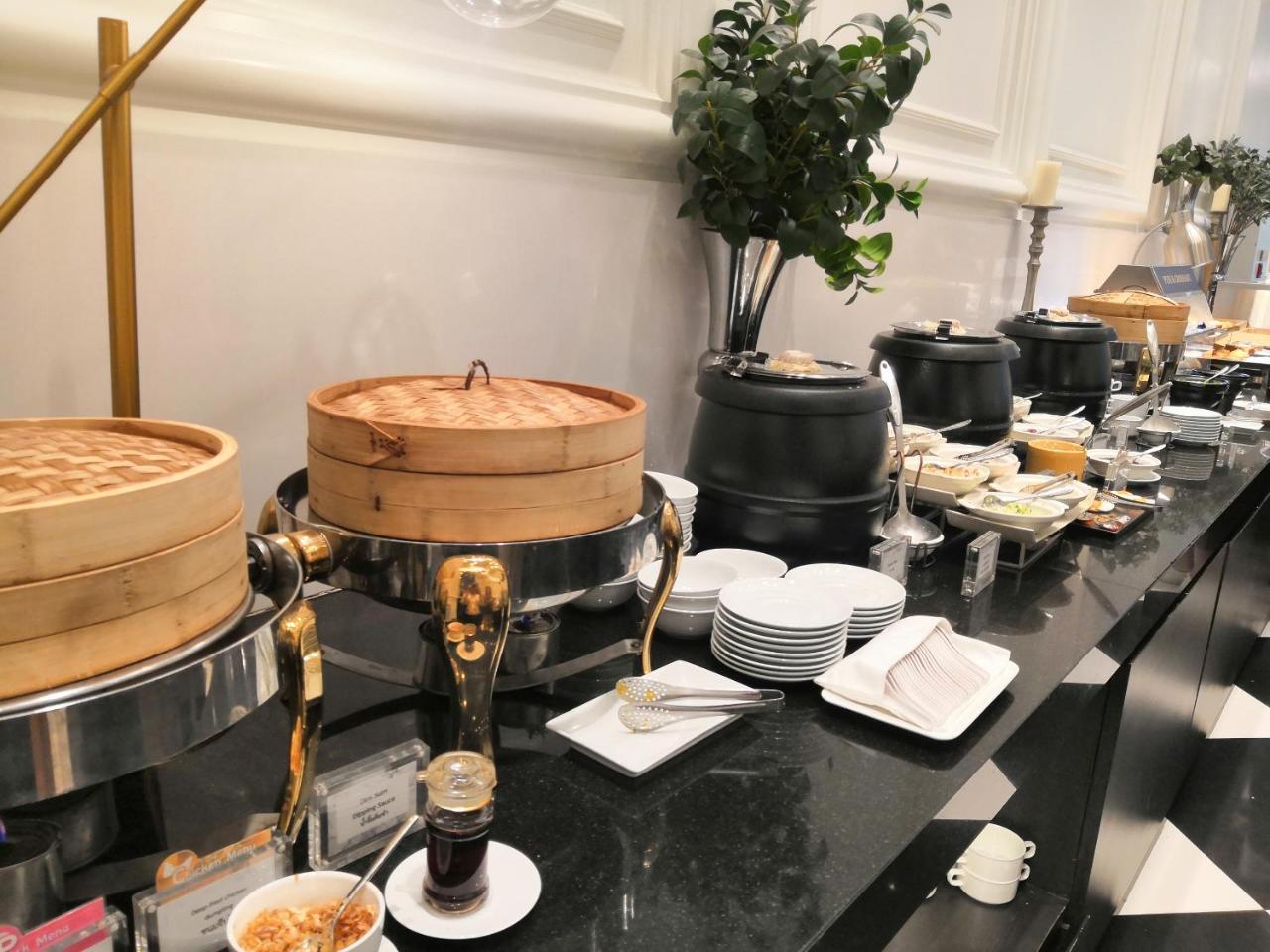 جراند سنتر بوينت سوكومفيت 55 ثونغ لو - SHA Plus بانكوك المظهر الخارجي الصورة Dim sum at the Mandarin Oriental, Bangkok