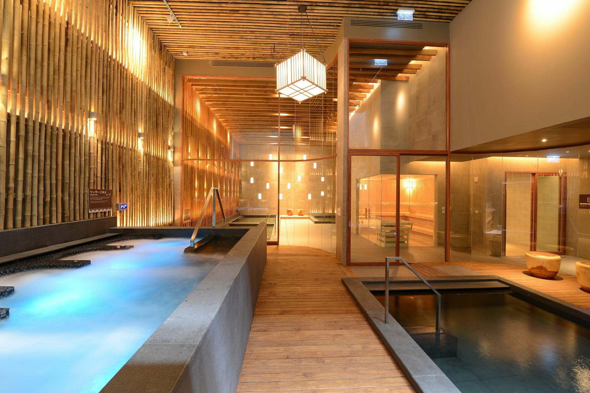 جراند سنتر بوينت سوكومفيت 55 ثونغ لو - SHA Plus بانكوك المظهر الخارجي الصورة A modern onsen in Tokyo