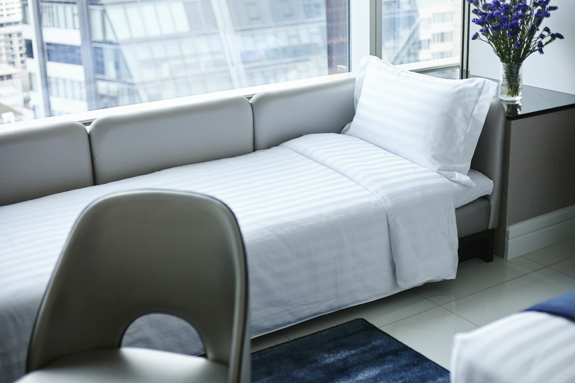 جراند سنتر بوينت سوكومفيت 55 ثونغ لو - SHA Plus بانكوك المظهر الخارجي الصورة A sofa bed